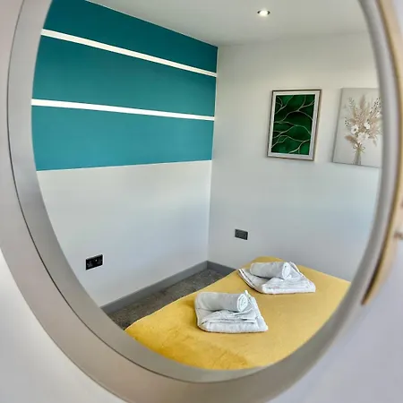 Two Bedroom Flat By Brookland Stays Serviced Accommodation Short Lets Leeds With Free Wifi Apartment