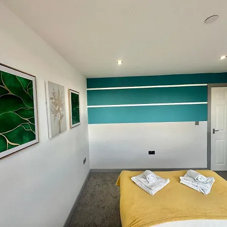Two Bedroom Flat By Brookland Serviced Short Lets With Free Wifi Apartment Leeds (West Yorkshire)
